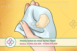 bị ra khí hư màu vàng