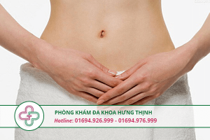 khí hư ra nhiều mùi hôi